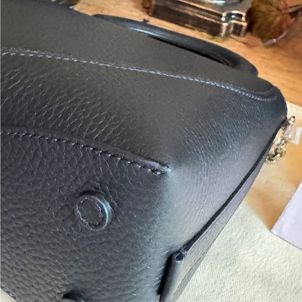 BNWOT VIRAL T&C Heart Leather Bag – Return to Tiffany Black Lowest Price 🖤 - Picture 9 of 16